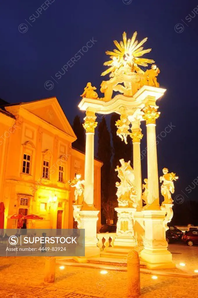 Illuminated statue of Nepomuk, Krems, Wachau, Lower Austria, Austria