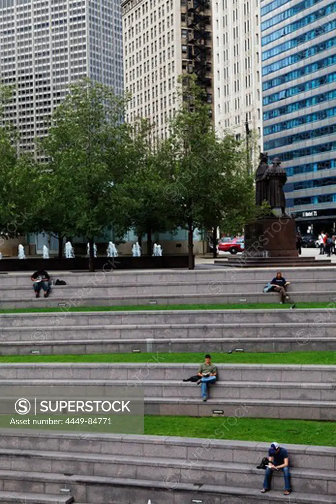 Public green space along the Chicago River Walk, Chicago, Illinois, USA