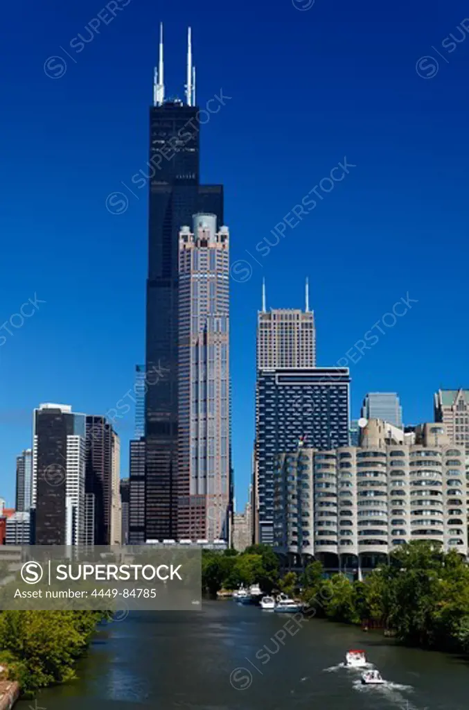Chicago River and Wiillis Tower (formerly Sears Tower), Chicago, Illinois, USA