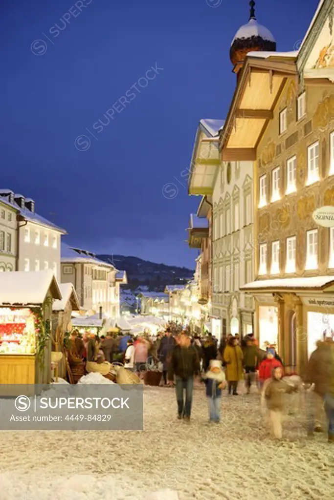 Christmas market on the Marktstrasse, Bad Toelz, Upper Bavaria, Bavaria, Germany