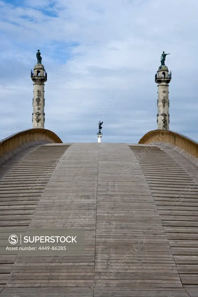 Wooden bridge with statues behind, Bordeaux, Gironde, Aquitane, France, Europe