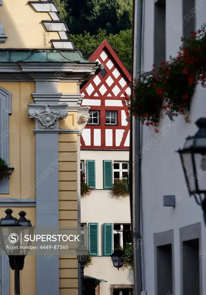 Street of Kulmbach with a half-timbered house in the background, Kulmbach, Upper Franconia, Franconia, Bavaria, Germany