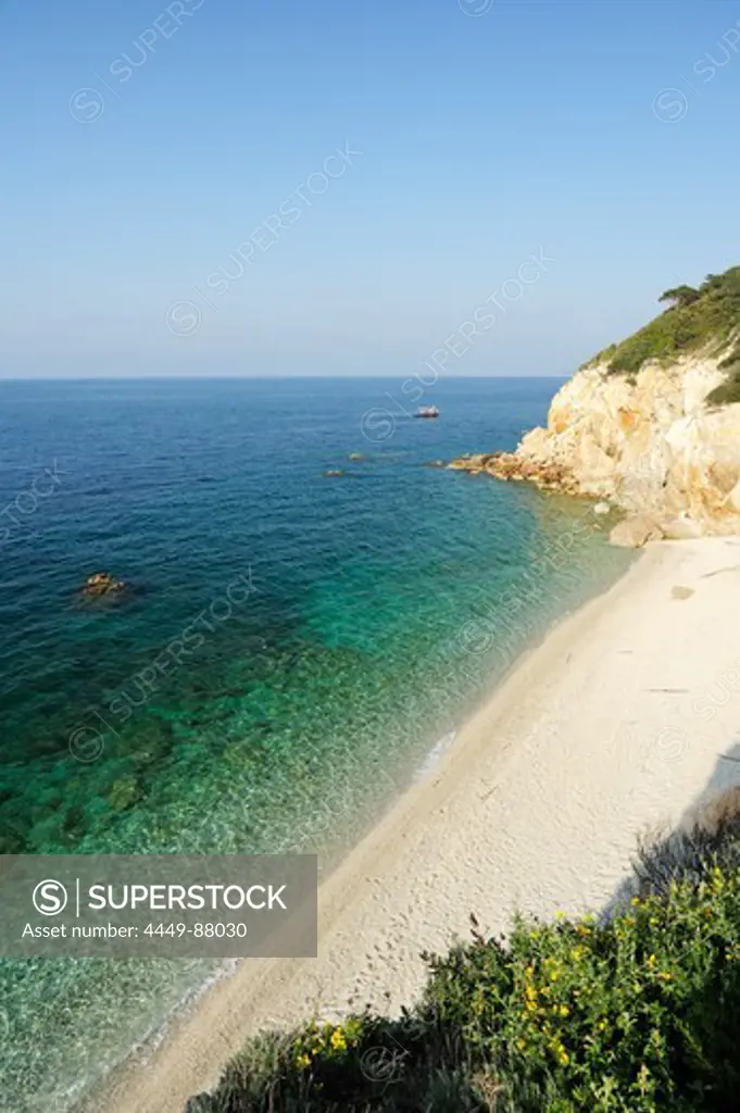 Lonely beach with turquoise Mediterranean bay, Portoferraio, Elba, Mediterranean, Tuscany, Italy
