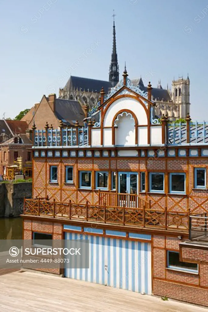 Port d'Amont with Notre-Dame cathedral and boathouse of Amiens' rowing-club, Amiens, Dept. Somme, Picardie, France, Europe