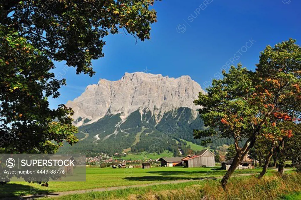 Ehrwald with Zugspitz range, Wetterstein mountain range, Tyrol, Austria