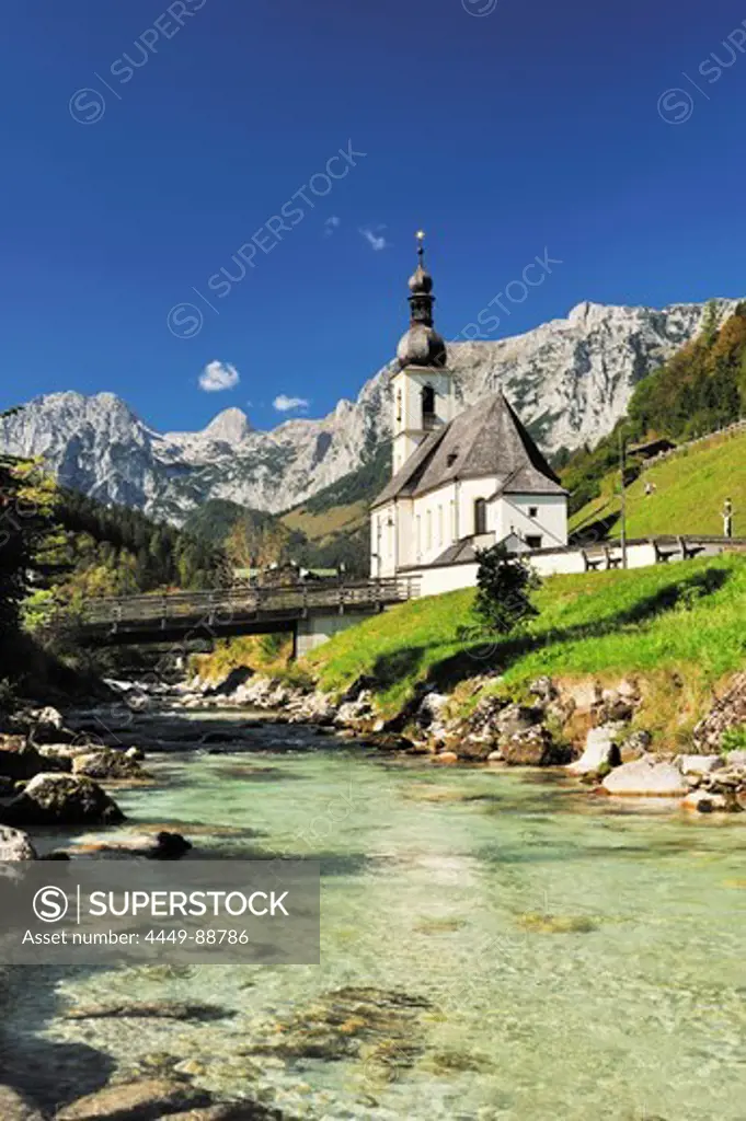 St Sebastian church in Ramsau with Reiteralm, Reiteralpe, Berchtesgaden Alps, Ramsau, Berchtesgaden, Upper Bavaria, Bavaria, Germany