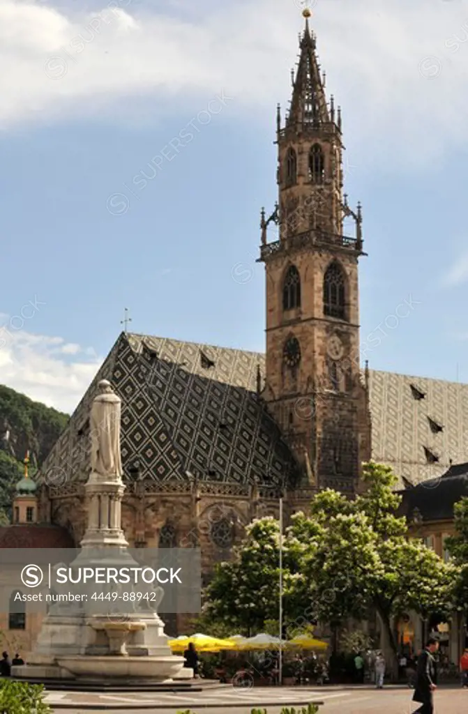 Fountain and Blozano cathedral in the sunlight, Bolzano, South Tyrol, Alto Adige, Italy, Europe