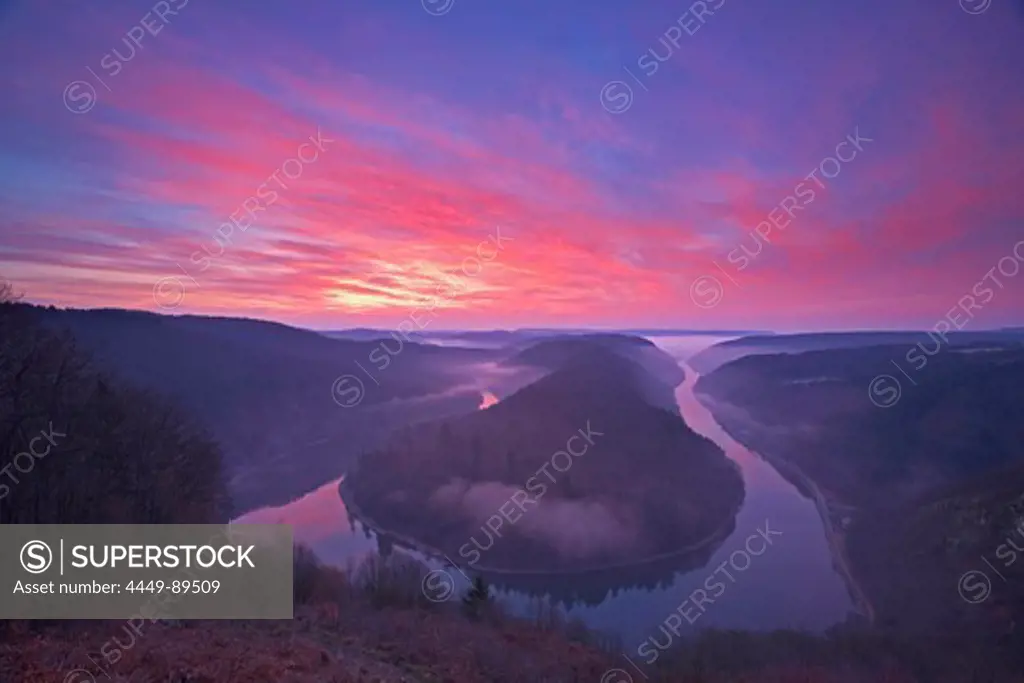 Horse-shoe bend of the river Saar at sunrise, Mettlach, Saar, Saar Territory, Germany, Europe