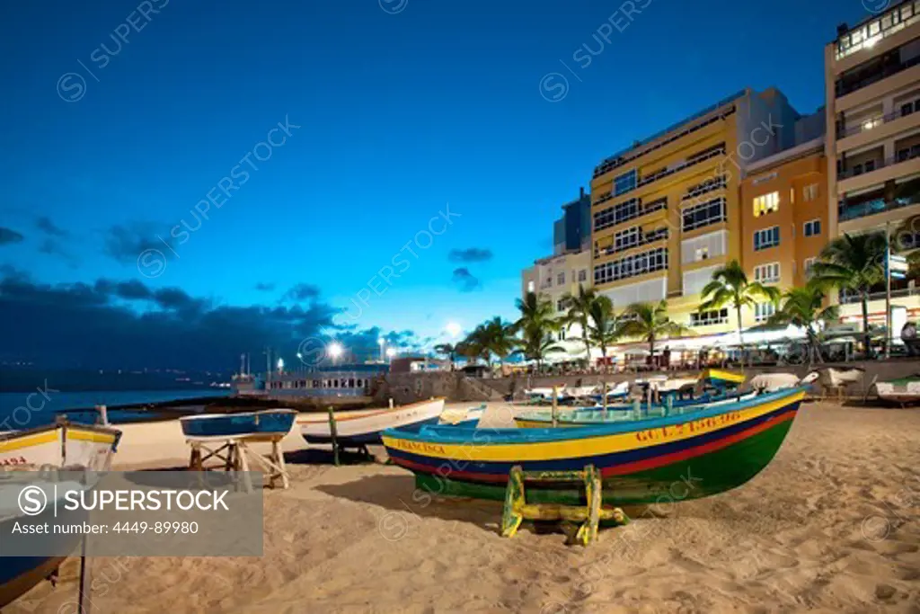 Boats on the beach in the evening, Playa de Las Canteras, Las Palmas, Gran Canaria, Canary Islands, Spain, Europe