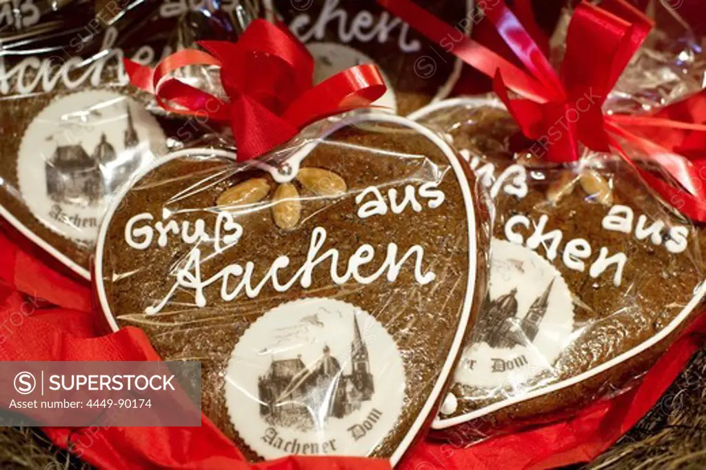 Gingerbread hearts depicting the Aachen cathedral, Aachen, North Rhine Westphalia, Germany