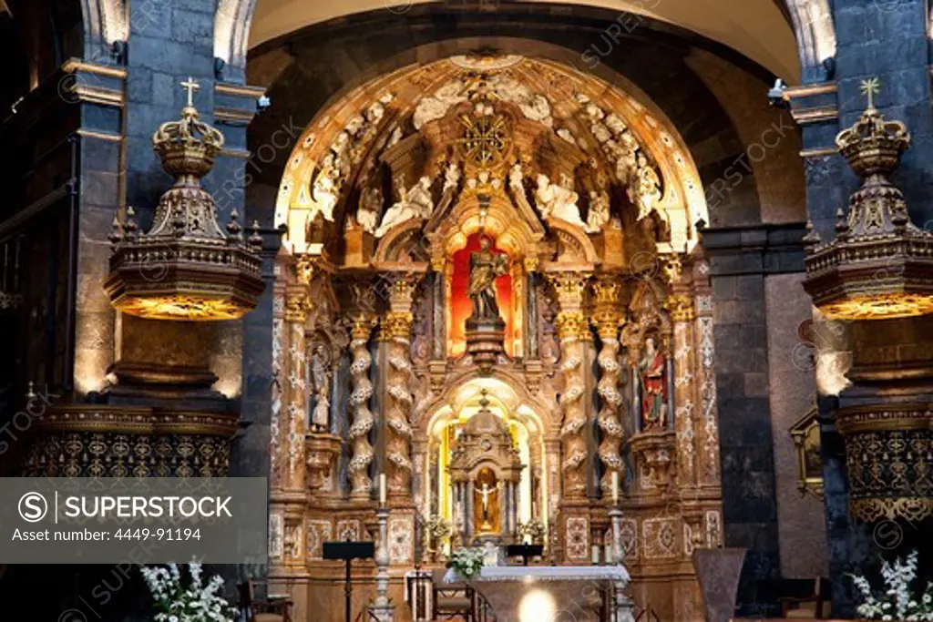 Loyola Basilica, Basilica of the Monasterio de San Ignacio y Loyola, altar and statue of San Ignacio in Azpeitia, Azpeitia, Basque Country, Spain