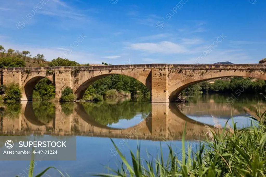 Roman bridge crossing the Rio Ebro river to San Vincente de la Sonsierra, La Rioja, Spain