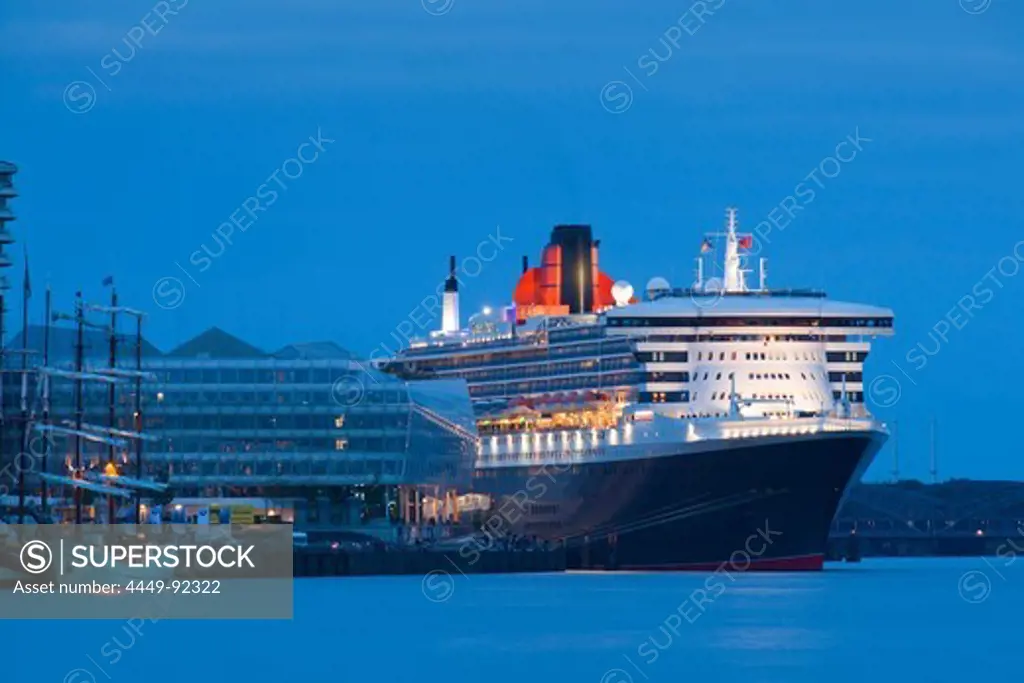 Cruise ship Queen Mary 2 at harbour in the evening, Hamburg Cruise Center Hafen City, Hamburg, Germany, Europe