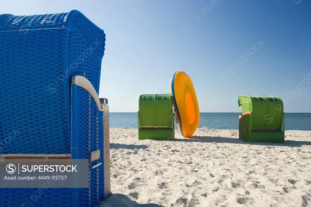 Colourful beachchairs and yellow rubber dinghy on the beach, Wyk, Foehr, North Frisian Islands, Schleswig-Holstein, Germany, Europe
