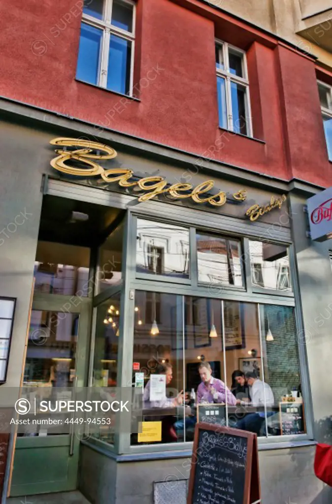 People at the Cafe Bagels &amp; Bialy's, Neue Schoenhauser Strasse, Mitte, Berlin, Germany, Europe