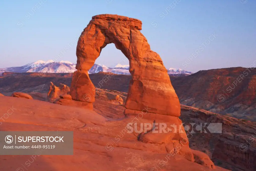 Sunset at Delicate Arch, La Sal Mountains, Arches National Park, Utah, USA, America