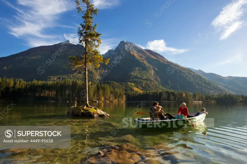 People in a boat on lake Hintersee, view of Hochkalter, Ramsau, Berchtesgaden region, Berchtesgaden National Park, Upper Bavaria, Germany, Europe