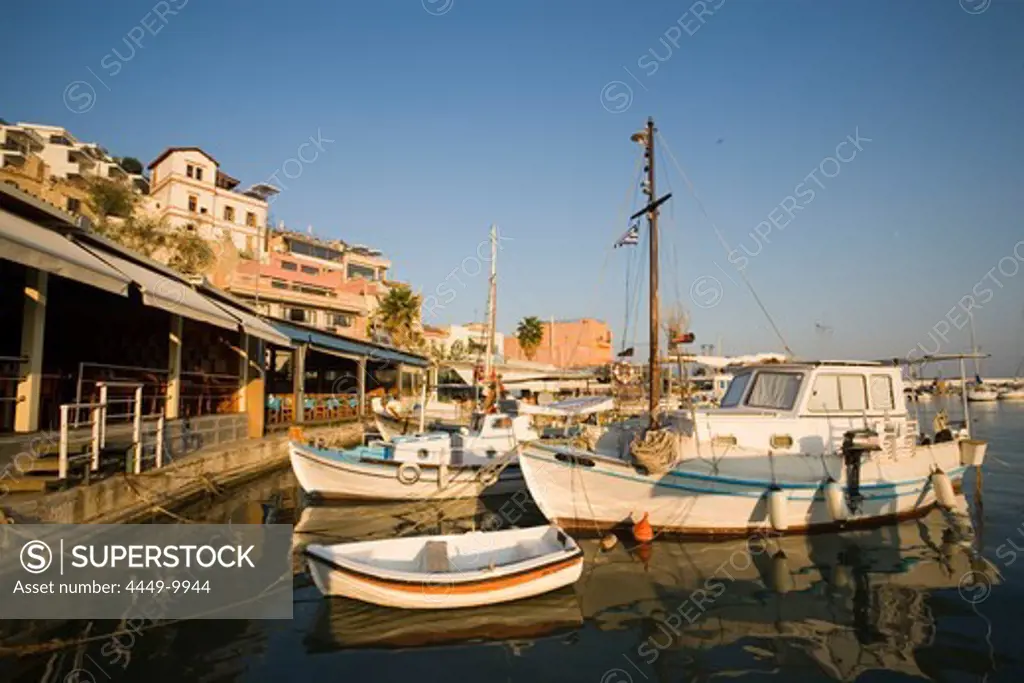 Restaurants at main port of Piraeus, the harbour of Athens, Athen-Piraeus, Greece