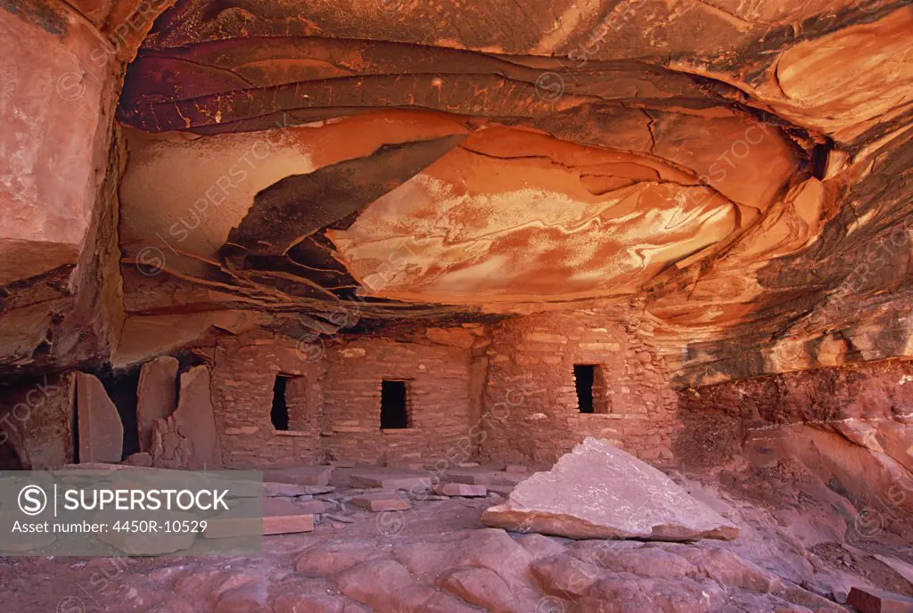 The House On fire ruins at Cedar Mesa, is a natural landmark, a cliff mesa rock formation with a spectacular natural pattern on the rock. Fallen Roof ruins, Cedar Mesa, Utah, USA