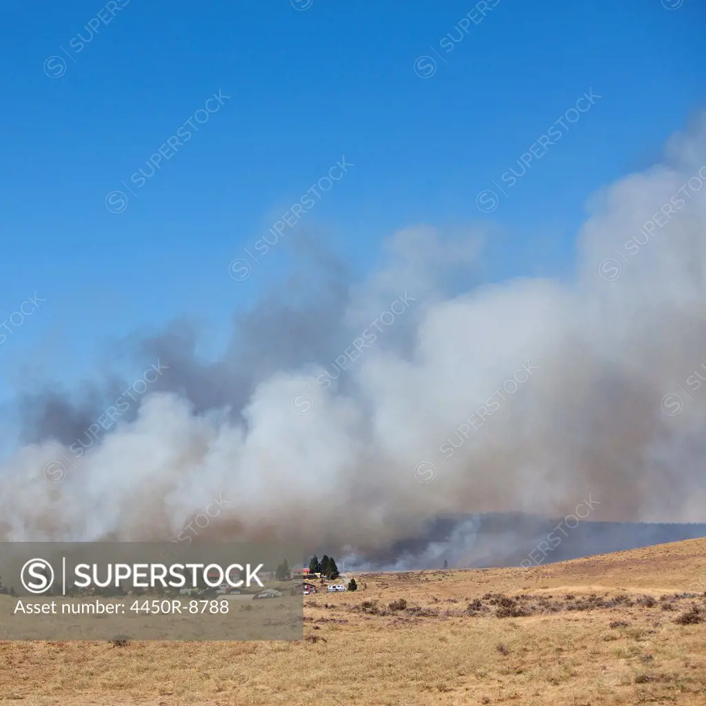 A large forest fire near Ellensburg in Kittitas county, Washington state, USA. Washington state, USA. 8/14/2012