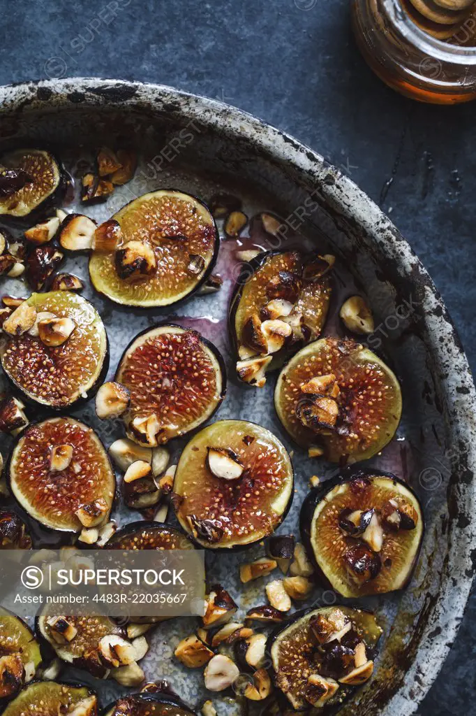 Figs in roasting pan