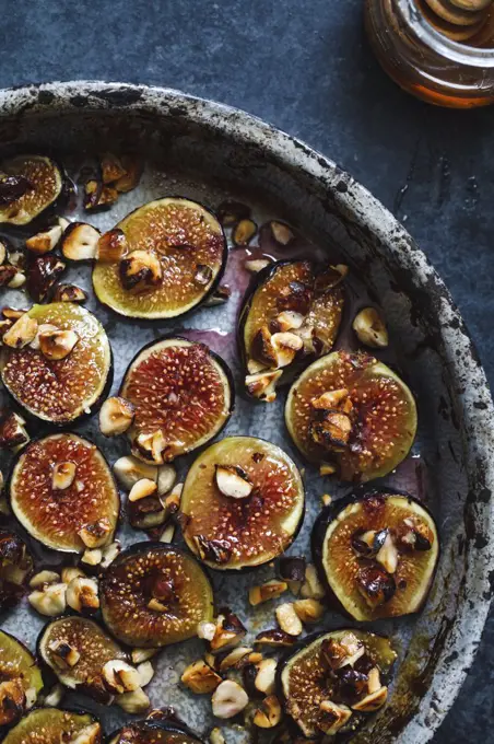 Figs in roasting pan