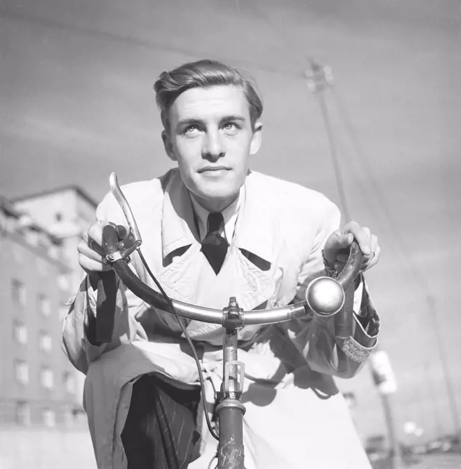 1940s man on a bicycle. The Swedish actor Alf Kjellin on a bicycle holding the handlebars. Sweden 1940. Photo Kristoffersson 157-7