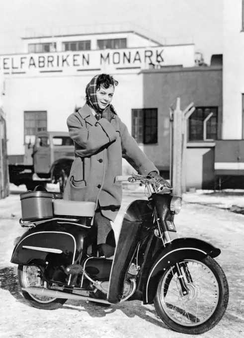 Woman of the 1950s. A young woman with a new Monark moped in front of the factory 1957.