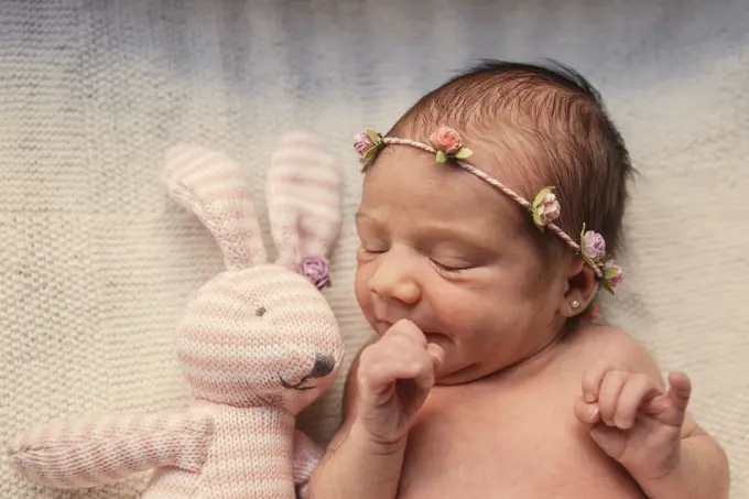 Eva Ozkoidi_little baby & little bunny