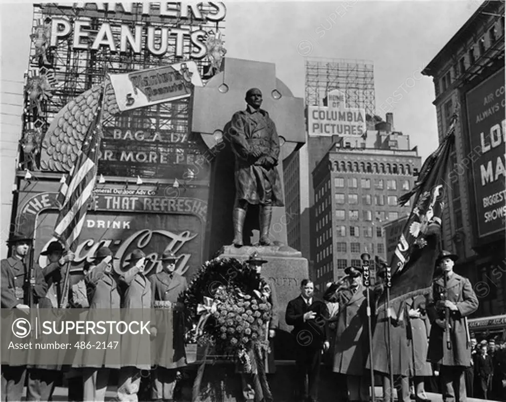 USA, New York City, Mayor Laguardia and military honor guard at ceremony at statue of Father Duffy in Times Square
