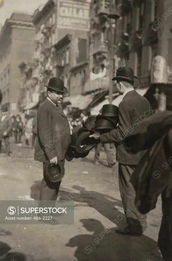 USA, New York City, East Side, Hat Vendor, Ca 1915