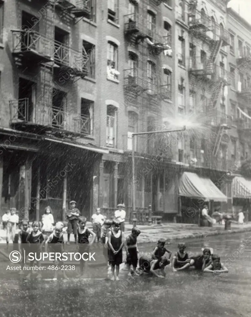 USA, New York City, East Side, Children Cooling Off In Water Pipe, 31-08-1922