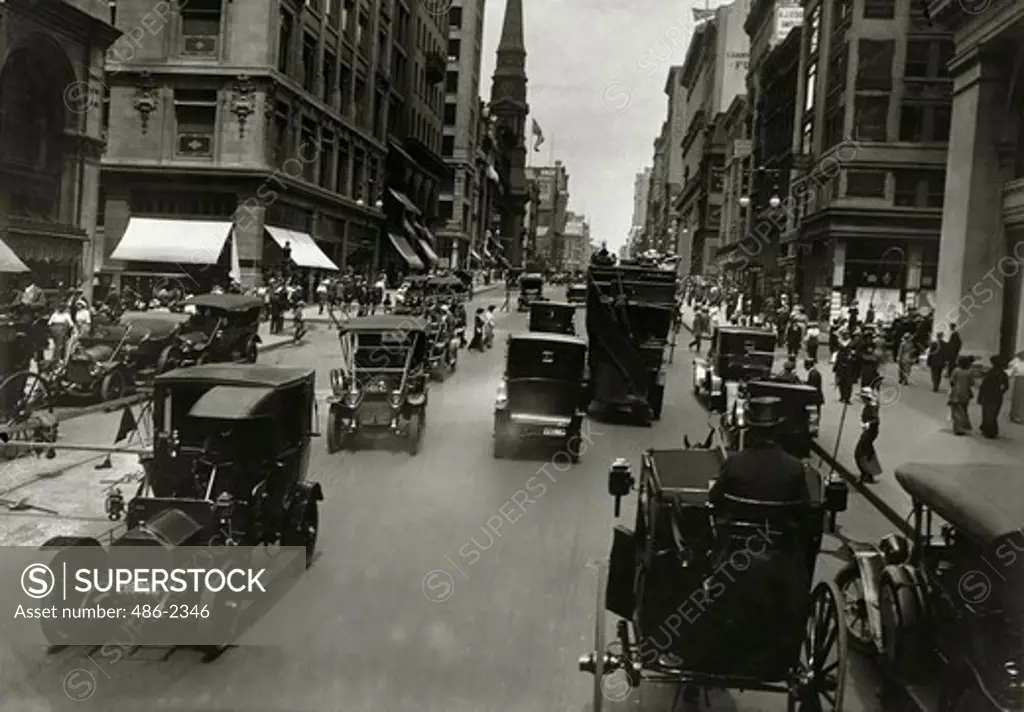 USA, New York City, Looking South On 5th Avenue From 35th Street, 1909