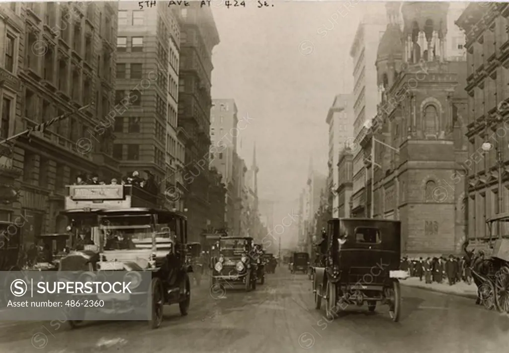 USA, New York City, Traffic At 5th Avenue And 42nd Street
