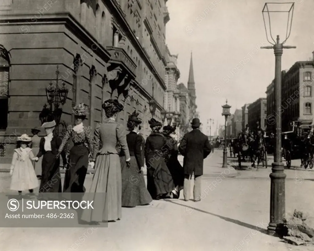 USA, New York City, Street Scene At 5th Avenue, Early 1900's