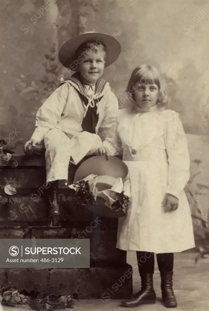 USA, Rhode Island, Newport, Portrait of brother and sister, 1892