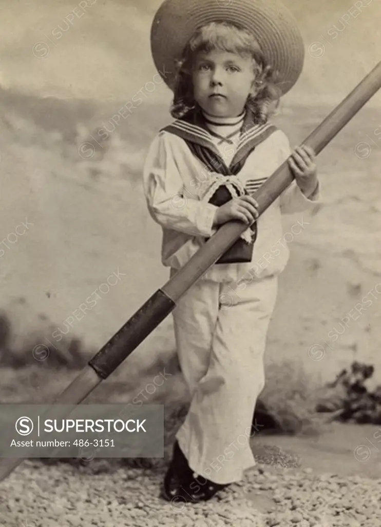 Portrait of boy in sailor suit with oar, 1890