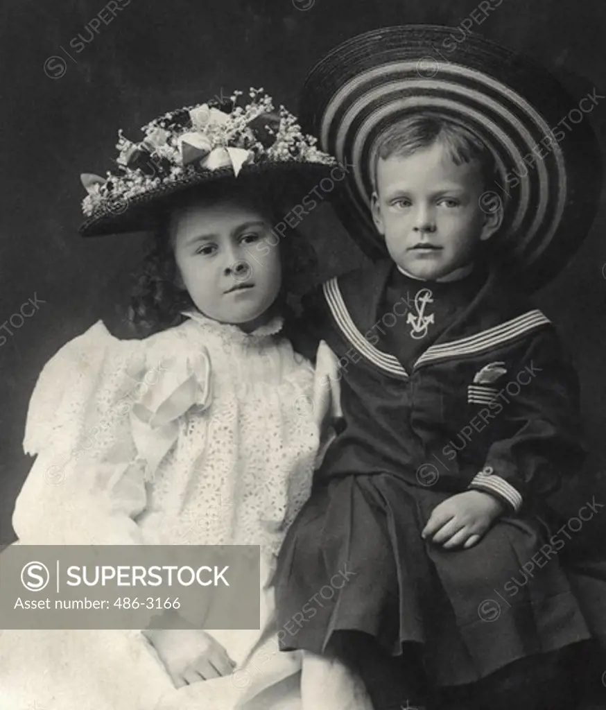 Portrait of sitting children, 1895