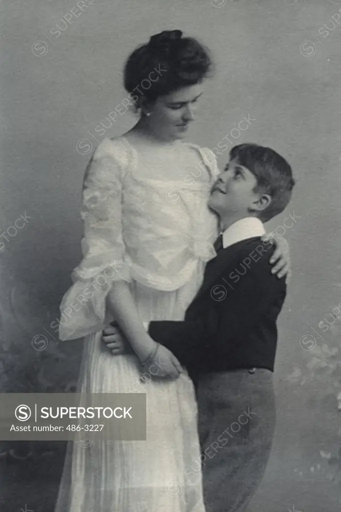 USA, New York, New York City, Mother with son embracing, 1902