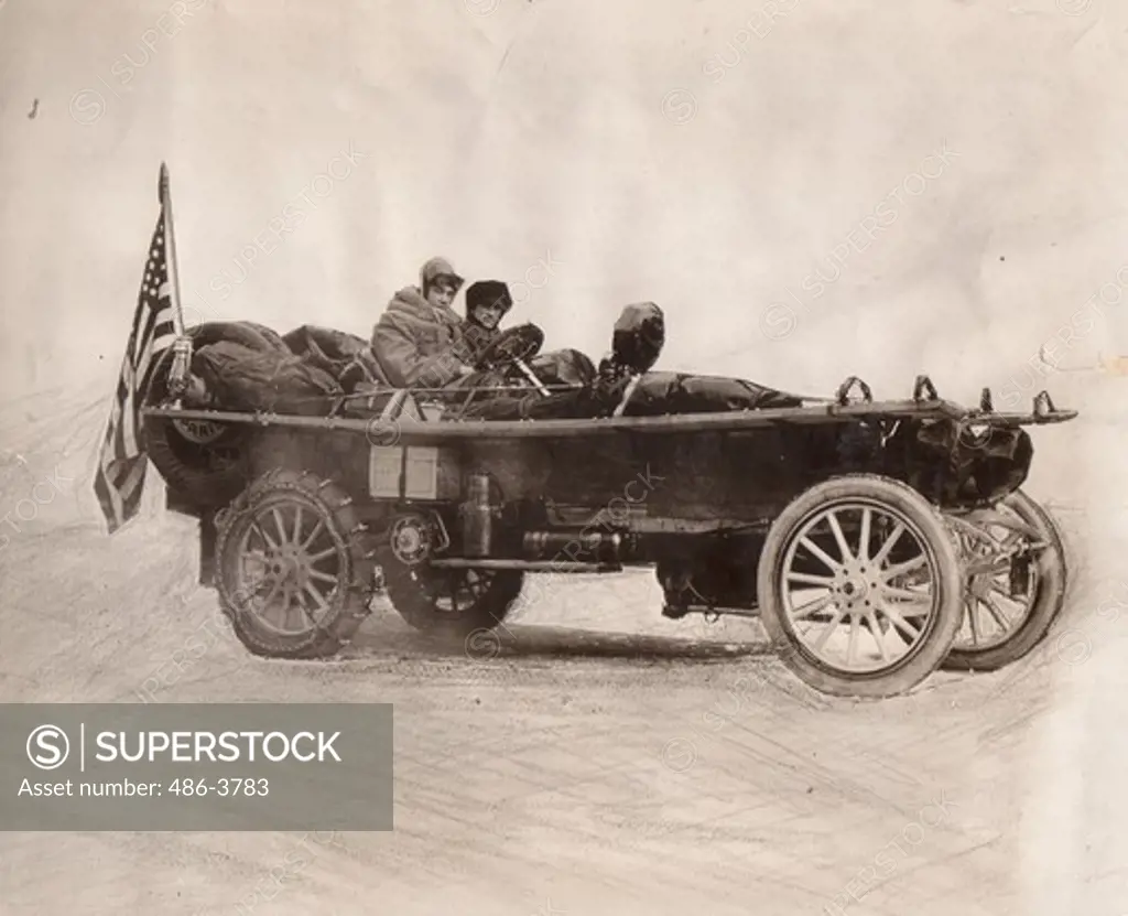 Roberts and mechanic Schmster in Thomas Flyer car during New York to Paris road trip, 1908