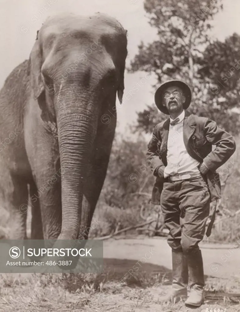 Andy Clyde during filming of the Educational Mack Sennets epic of ""darkest Africa""