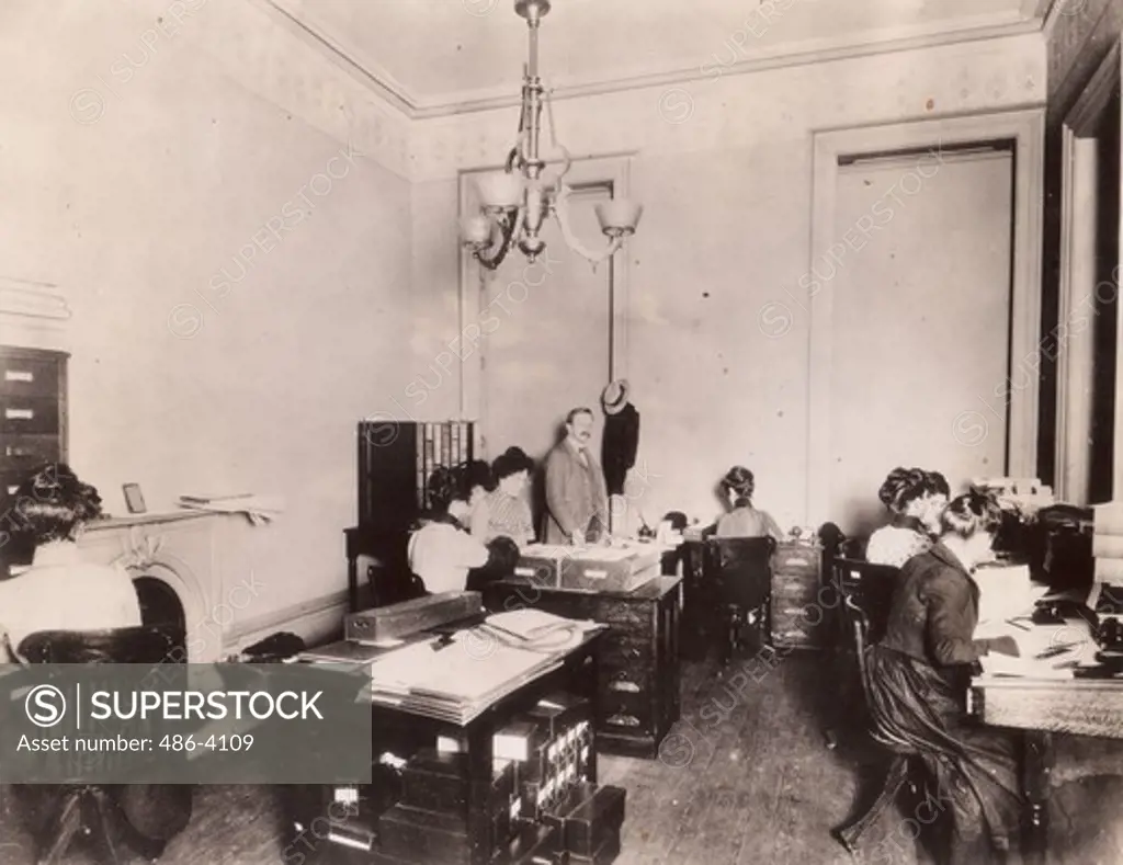 Early office scene from 1908