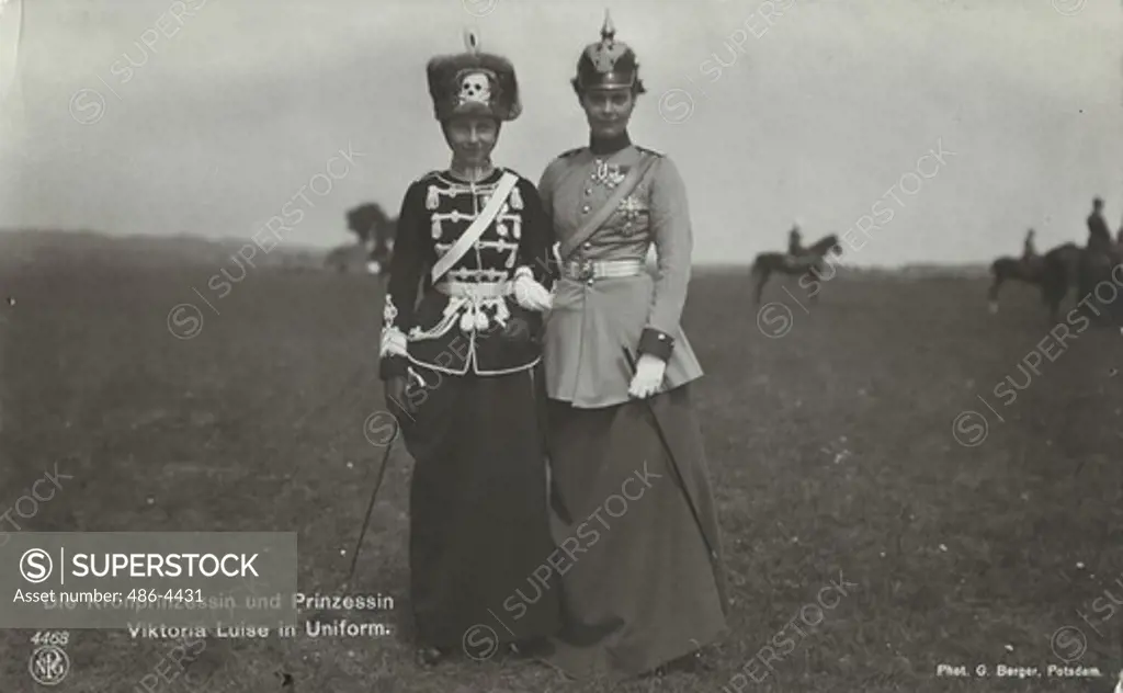Crown princess and Princess Victoria Luise in uniform