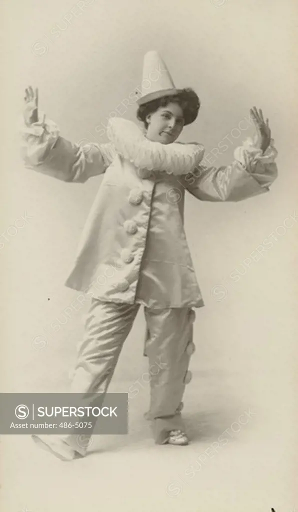 Portrait of clown Violette Pearl in circus
