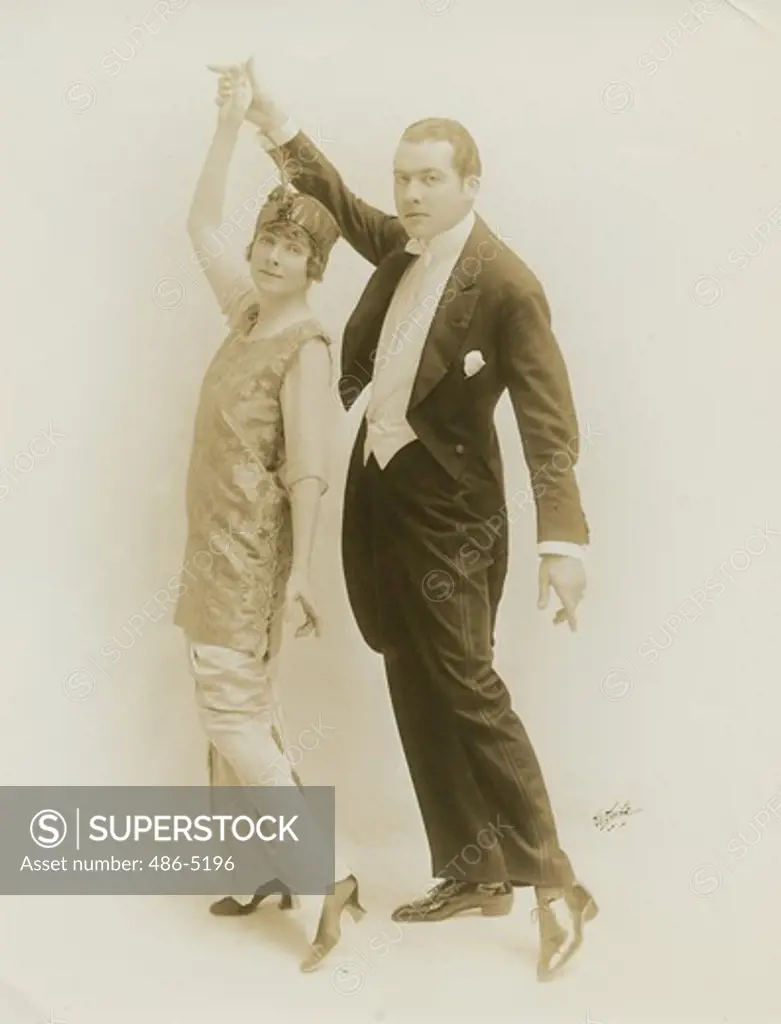 Portrait of Mr and Mrs Douglas Crane, official dancers, Panama Pacific Exposition, Engaged Jardin de Danse
