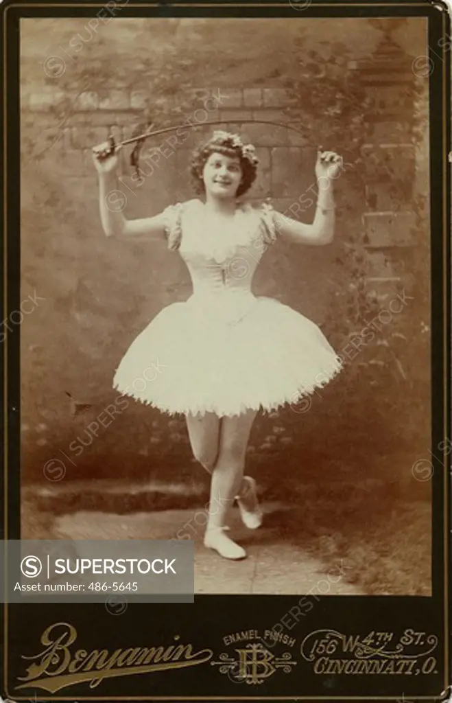 USA, Ohio, Cincinatti, Portrait of dancer, 1892