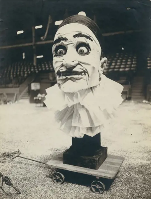 Statue of clown Otto Griebling