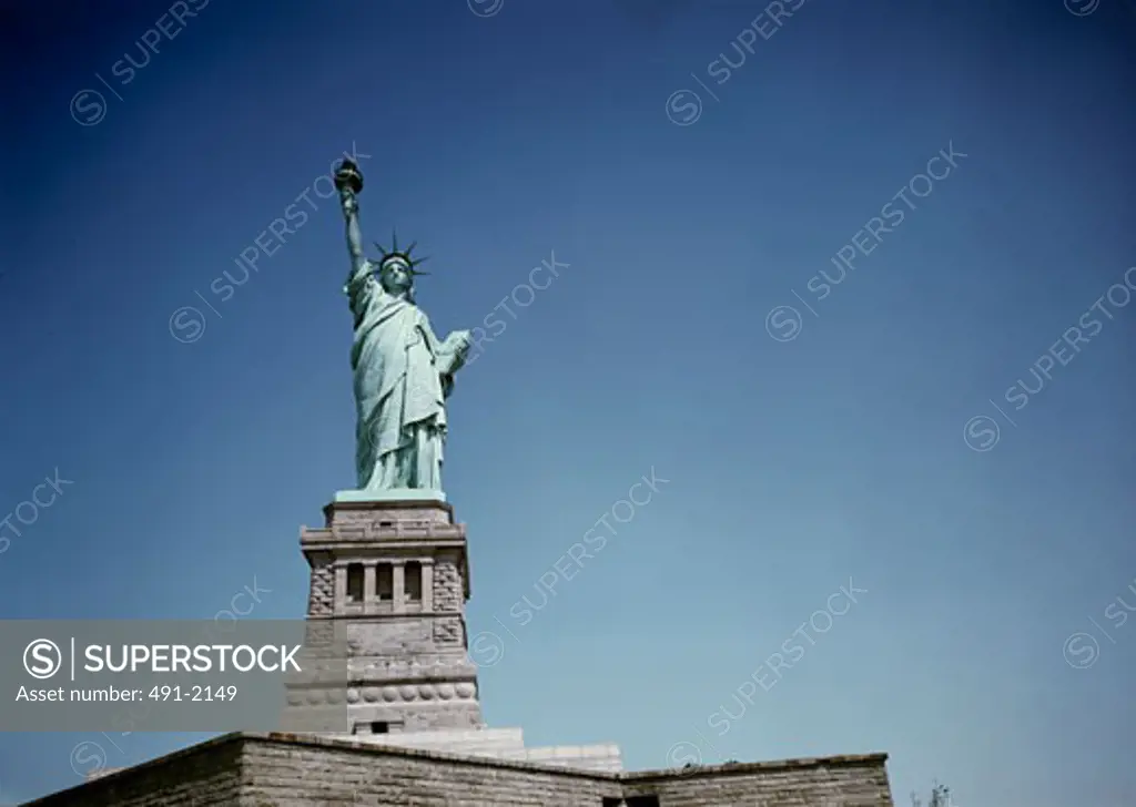 USA, New York State, New York City, low angle view of Statue of Liberty