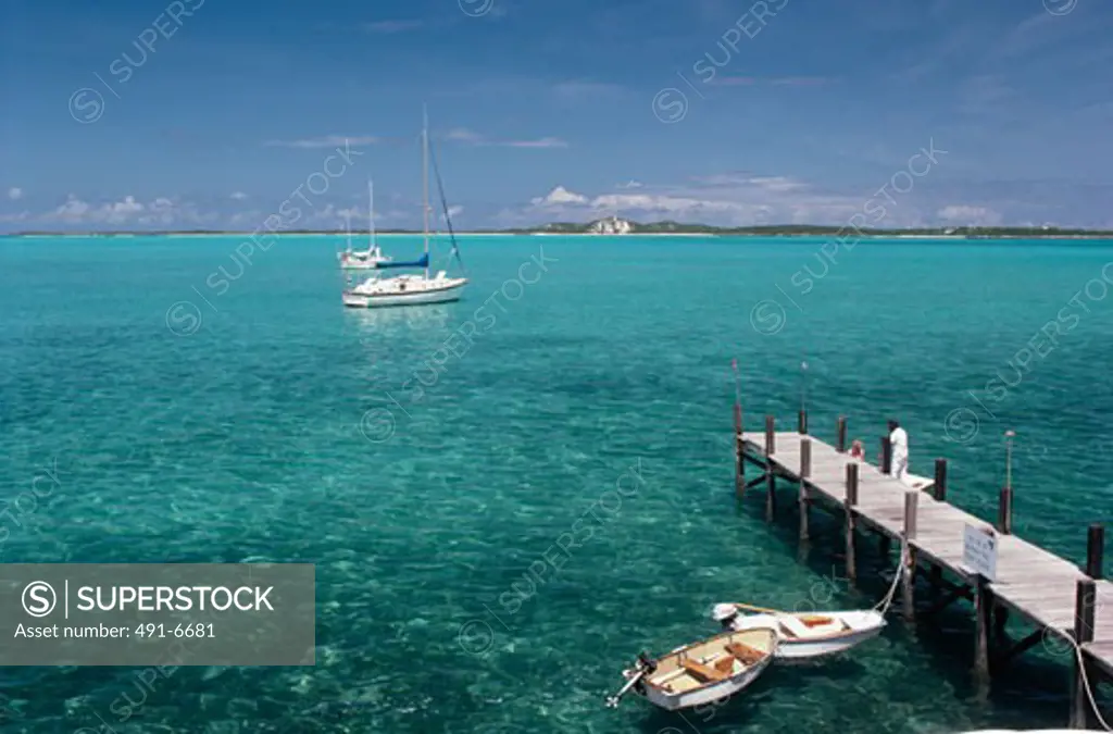 Bahamas, Exuma and Cays, pier and turquoise sea