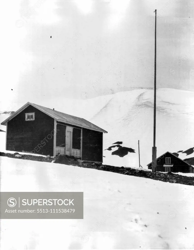 First Photos Walkins-Hearst Expedition to the Antarctic. The government house at deception island which was used as wireless headquarters for the Wilkins-Hearst Antarctic Expedition. March 14, 1929. (Photo by Universal Service).